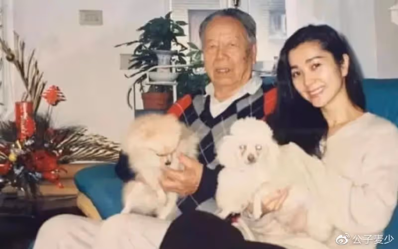 67歲億萬富婆至今單身，男友無數最小20歲，蕭亞軒的快樂她最懂