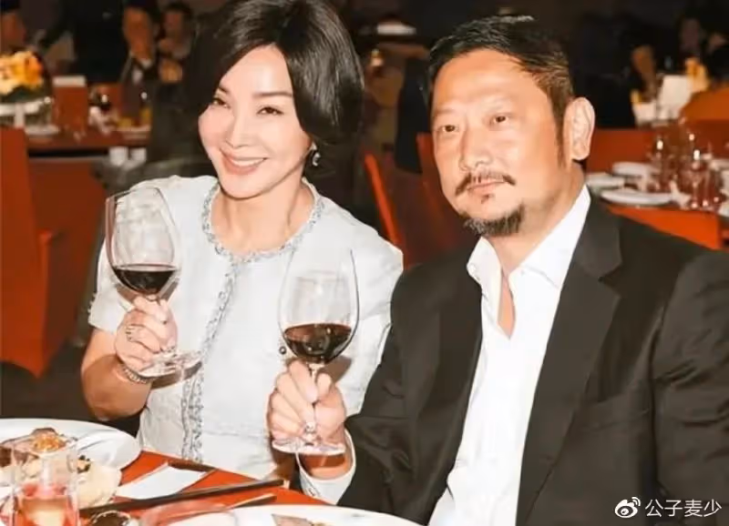 67歲億萬富婆至今單身，男友無數最小20歲，蕭亞軒的快樂她最懂