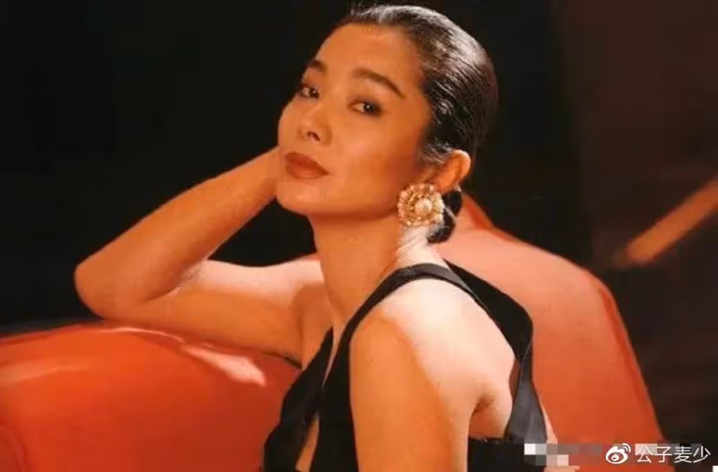 67歲億萬富婆至今單身，男友無數最小20歲，蕭亞軒的快樂她最懂