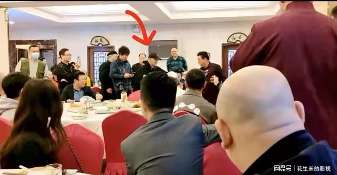 74歲侯耀華罕見露面,與謝東再次公開見面,當著眾人的面呵斥他