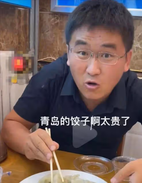 劉德華與新晉男偶像姜濤合照引熱議,網友誤以為是山東網紅姜濤