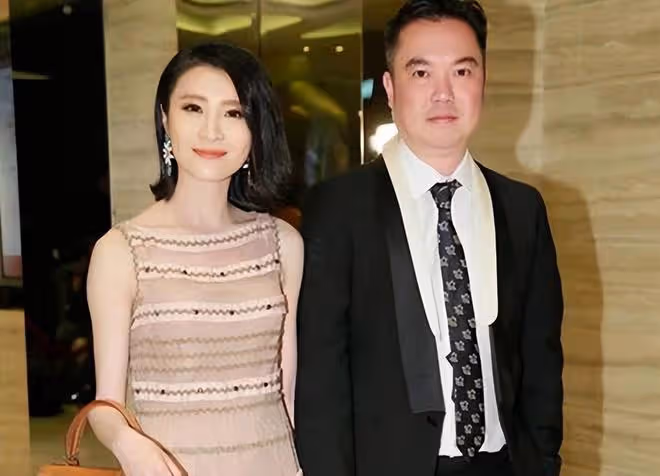 TVB視後包豪華遊艇出海,一眾女星穿泳衣秀身材,滿屏都是大長腿