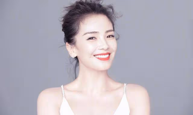 力壓奚夢瑤，豪車隨便送人孩子上貴族學校，孫儷豪氣背後靠什麼？