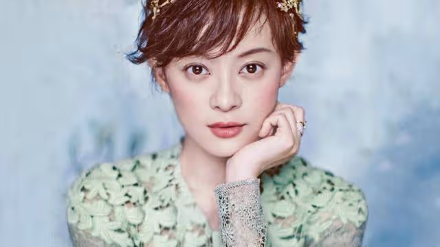 力壓奚夢瑤，豪車隨便送人孩子上貴族學校，孫儷豪氣背後靠什麼？
