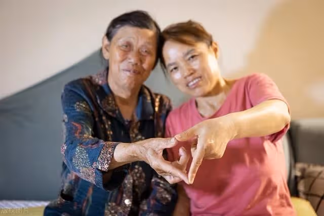 月子裡,婆婆打了兒媳一耳光,等到孩子滿月,兒媳果斷選擇離婚