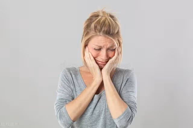 大媽哭訴:喂一歲的孫女吃了西瓜,兒子扇我一巴掌,我後悔生了他