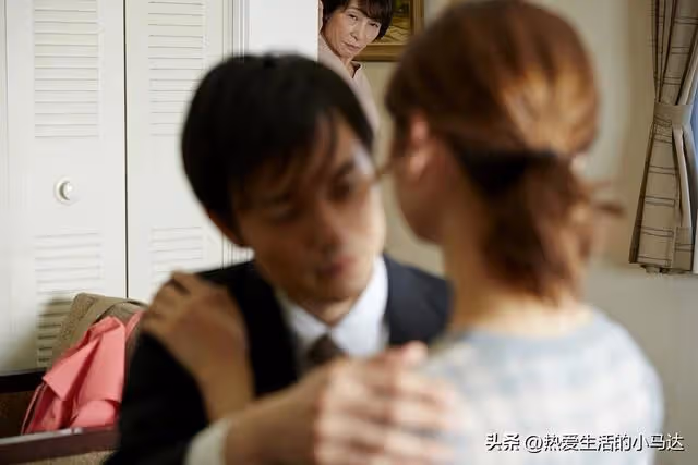 兒媳生娃坐月子,我獎勵了5萬,她還要我每月給親家母4000元工資