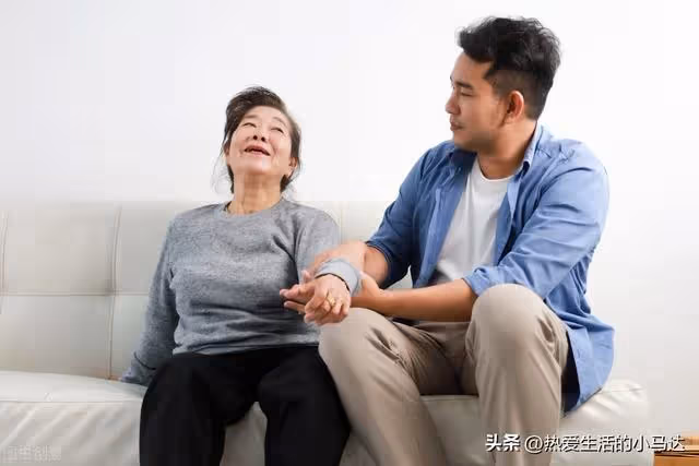 兒媳生娃坐月子,我獎勵了5萬,她還要我每月給親家母4000元工資