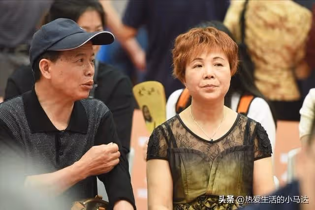 兒媳生娃坐月子,我獎勵了5萬,她還要我每月給親家母4000元工資