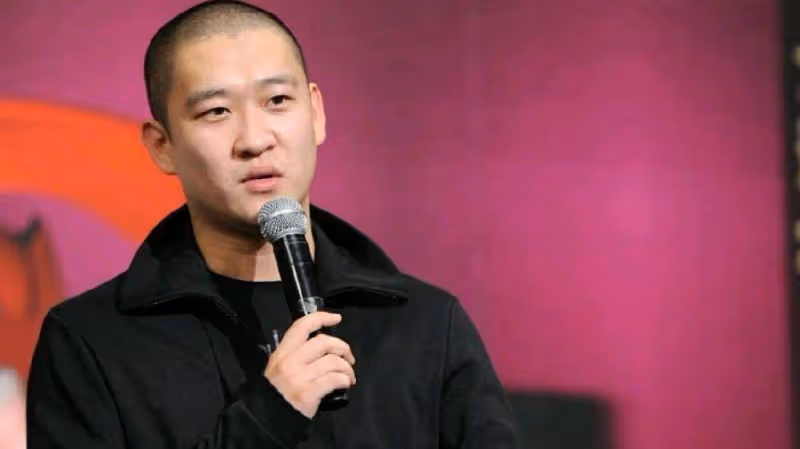 拉來劉雲天提升人氣，曬郭德綱簽名扇子，曹雲金想回德雲社了？