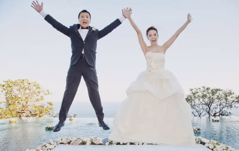 44歲侯佩岑慶祝結婚12周年,曬全家福甜蜜示愛老公:謝謝你娶我