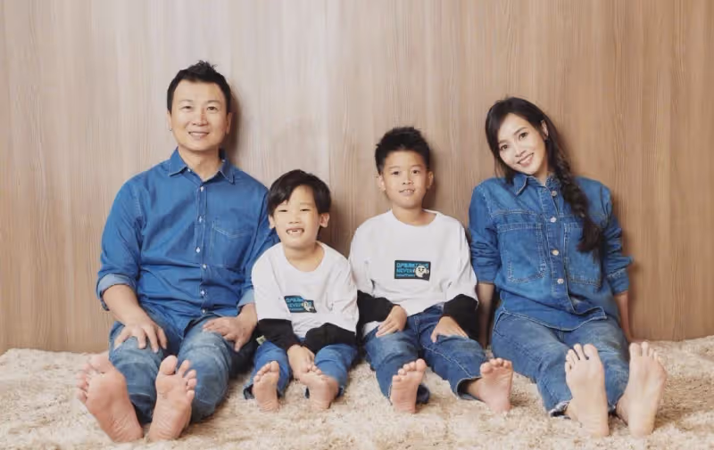 44歲侯佩岑慶祝結婚12周年,曬全家福甜蜜示愛老公:謝謝你娶我