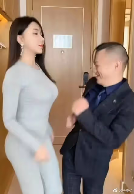 最美「潘金蓮」，兩任老公一個侏儒，一個2.4米，讓人目瞪口呆