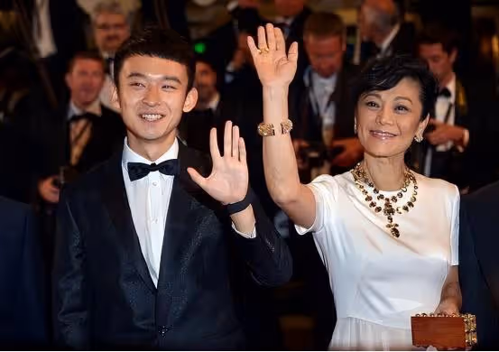 董子健公開回應跟邱天戀情,孫怡不屑的背後,竟與被逼離婚有關?
