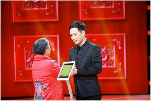 《等著我》主持人舒冬:是暖男也是北大學霸,如今愛情事業雙圓滿