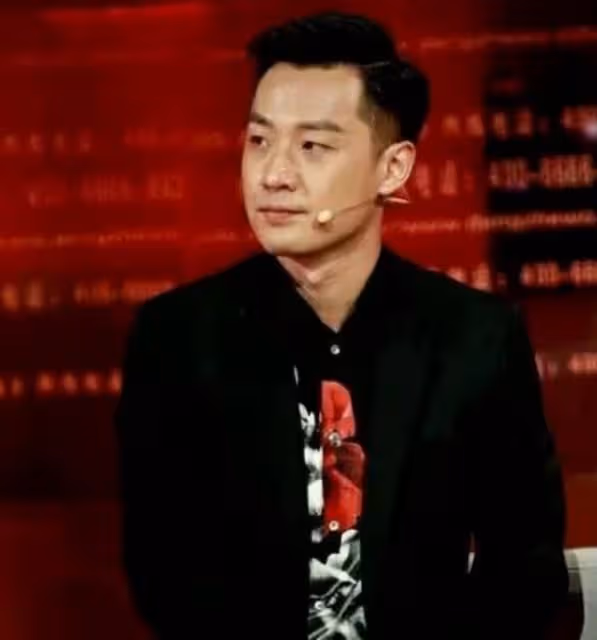 《等著我》主持人舒冬:是暖男也是北大學霸,如今愛情事業雙圓滿