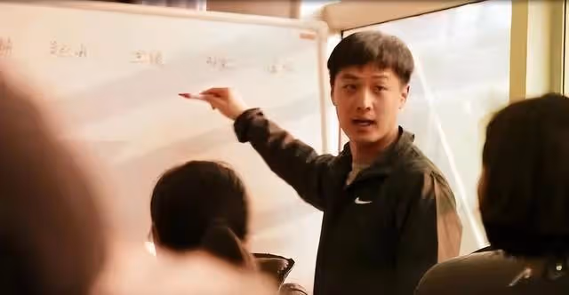 《等著我》主持人舒冬：是暖男也是北大學霸，如今愛情事業雙圓滿