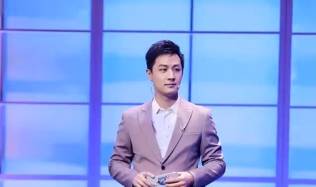 《等著我》主持人舒冬:是暖男也是北大學霸,如今愛情事業雙圓滿