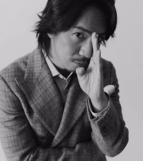 入圍兩獎皆失落!港知名男星曾被嘲廢柴老公,因靠TVB走向小高峰