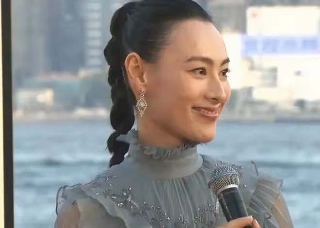 硬撐的香港金像獎:劉德華秒殺現香港頂流,梁洛施妝發太災難