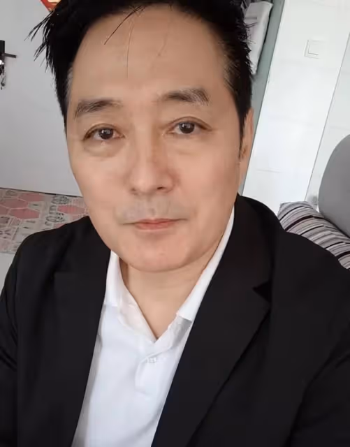 知名台星河北農村尋根，裝家鄉的土回去告慰亡父，參觀村裡老宅