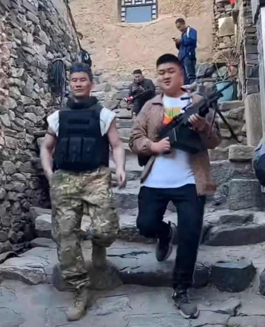 嘎子：自導自演的新戲開機表示一套裝備十幾萬，邀請史泰龍參加