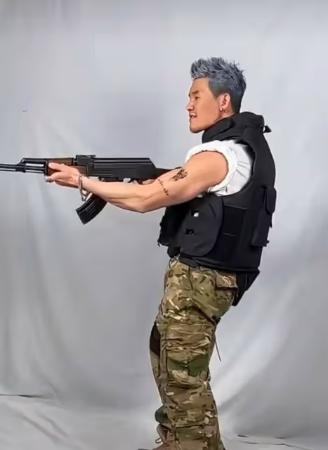 嘎子：自導自演的新戲開機表示一套裝備十幾萬，邀請史泰龍參加