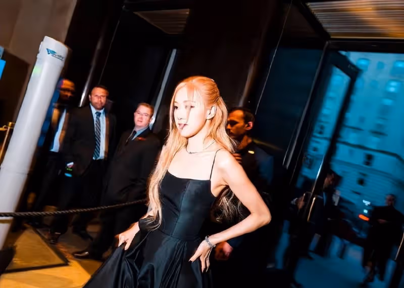 YG對Rosé和姜棟元戀愛傳聞的反轉，是因為BLACKPINK的續約問題？