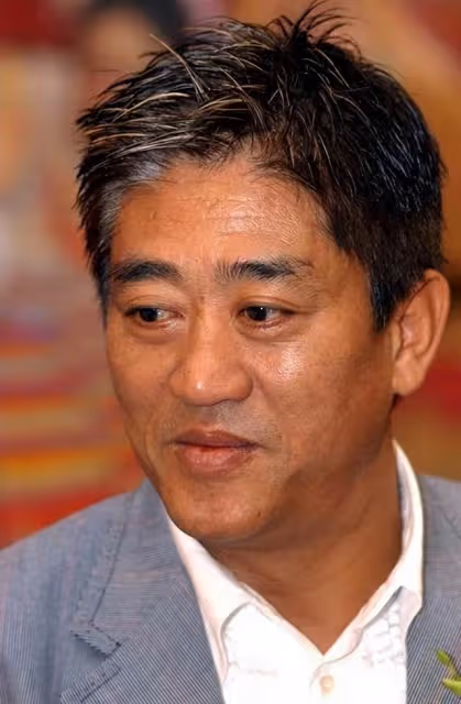 柯受良去世20年了,答應幫他照顧妻子的劉德華、張學友做到了嗎