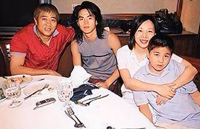柯受良去世20年了,答應幫他照顧妻子的劉德華、張學友做到了嗎