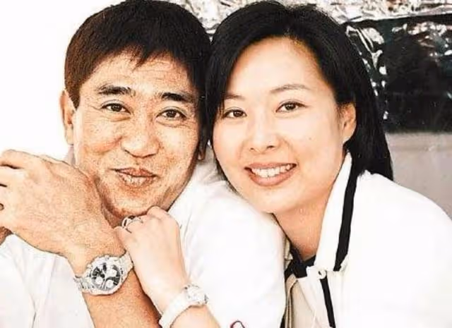 柯受良去世20年了,答應幫他照顧妻子的劉德華、張學友做到了嗎