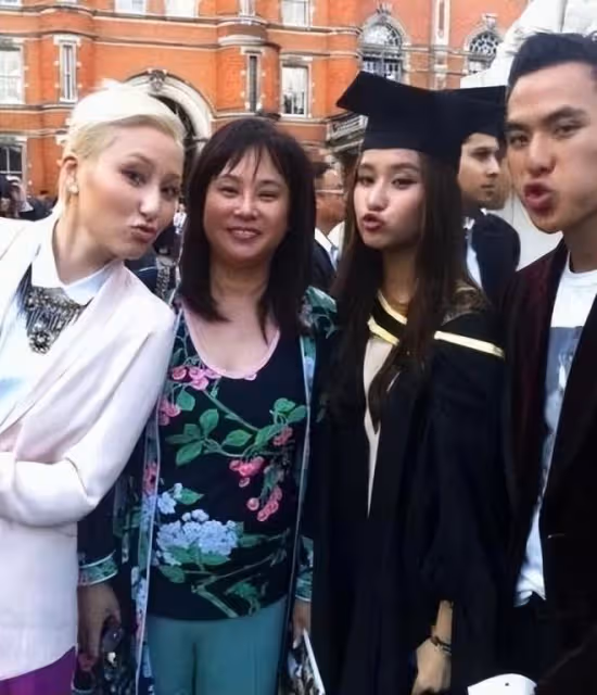 何超蓮和竇驍婚前派對照曝光,身穿蓬蓬裙仙氣飄飄,卻被質疑懷孕