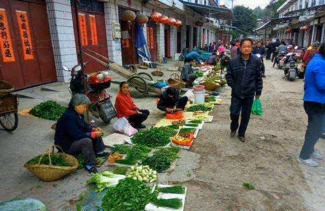 弟妹二胎生兒子,母親給八萬,母親去看望孫子,弟妹不讓母親進門
