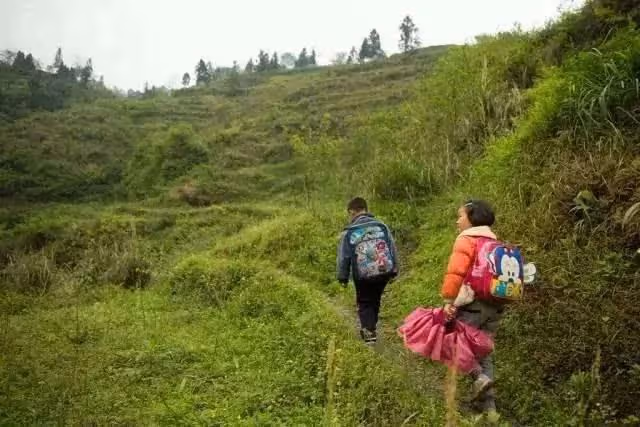 嫁給窮老公,嫂子跟我斷絕往來,四年後我買房買車,嫂子主動攀親