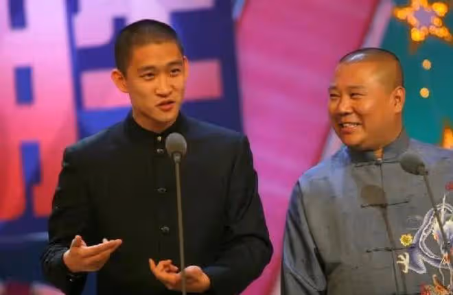直播拉劉雲天提升人氣，曬郭德綱簽名扇子，曹雲金想回德雲社了？