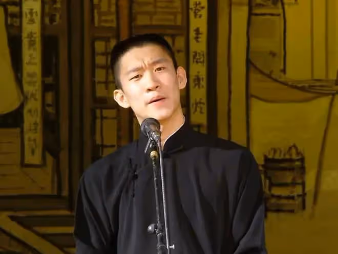 直播拉劉雲天提升人氣，曬郭德綱簽名扇子，曹雲金想回德雲社了？