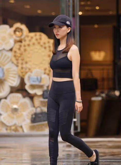 緊身健美褲，修身效果很明顯，綻放時尚魅力