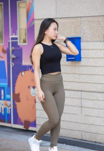 緊身健美褲，修身效果很明顯，綻放時尚魅力