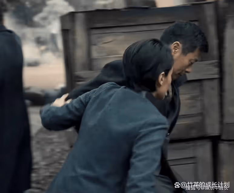 《無間》揭秘篇：在天台上暗殺花向雨的殺手，根本不是鋼琴師的人