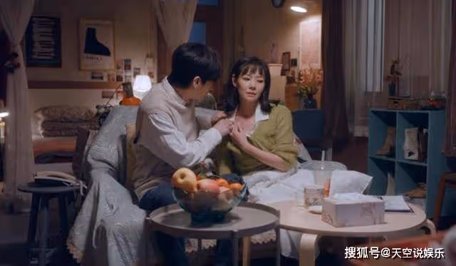 《龍城》大婚夜陳嫣露出腰間胎記，鄭鴻當場跪地痛哭，東霓直接愣住