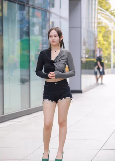不管緊身瑜伽褲的曲線多麼好看，配色亮眼吸睛，唯美動人