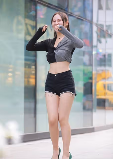 不管緊身瑜伽褲的曲線多麼好看，配色亮眼吸睛，唯美動人