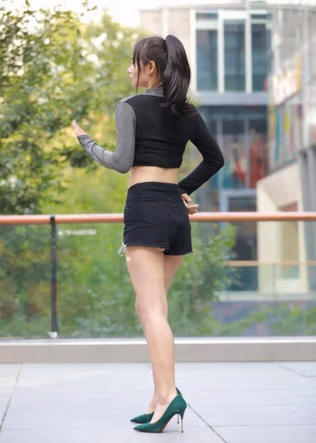 不管緊身瑜伽褲的曲線多麼好看，配色亮眼吸睛，唯美動人