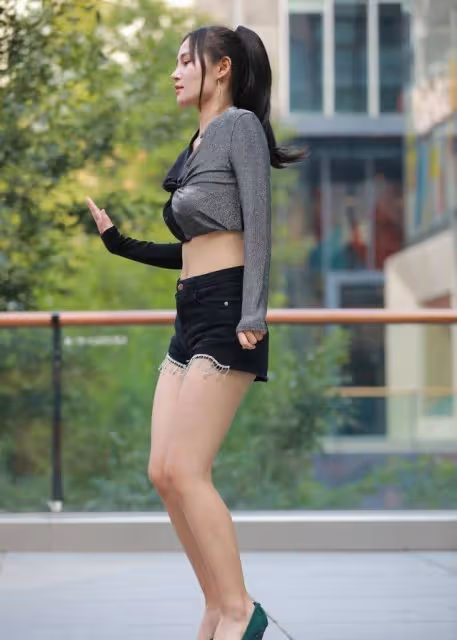 不管緊身瑜伽褲的曲線多麼好看，配色亮眼吸睛，唯美動人