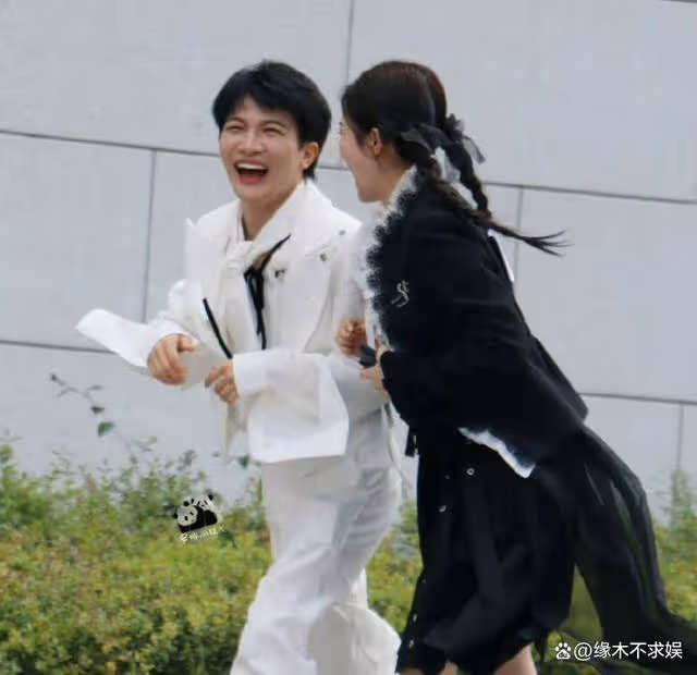 大瓜！私生飯崩潰爆料，95花頻睡男演員，細節令人失望透頂！