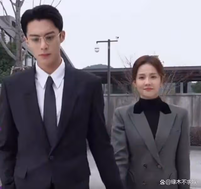大瓜！私生飯崩潰爆料，95花頻睡男演員，細節令人失望透頂！