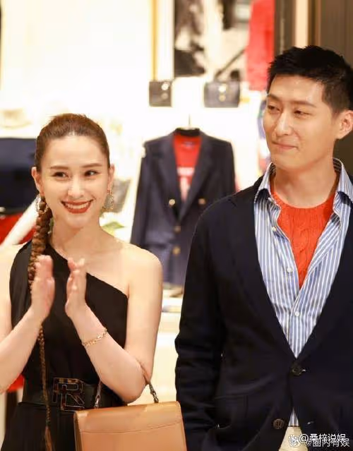 何超蓮竇驍婚前接待晚宴照曝光!穿紗裙好似仙女,性感又落落大方