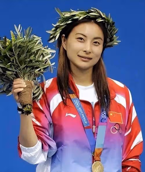 郭晶晶三個兒女都是龍鳳?一個像太爺爺霍英東,一個像朱玲玲!
