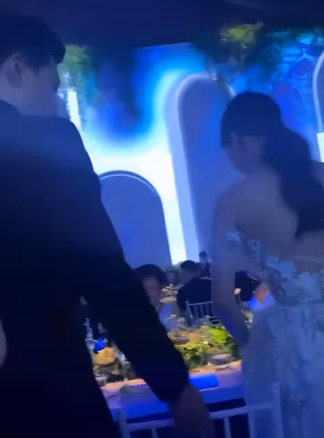 何超蓮竇驍婚禮首套婚紗圖曝光:何超蓮穿白婚紗造型像仙女