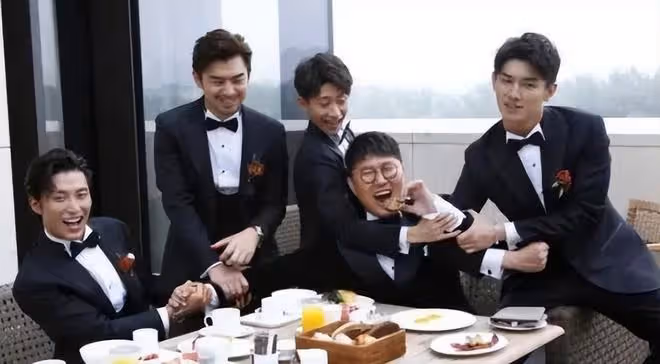 何超蓮竇驍婚禮首套婚紗圖曝光：何超蓮穿白婚紗造型像仙女